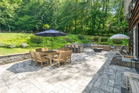 14 Briarwood Lane Pleasantville NY 10570