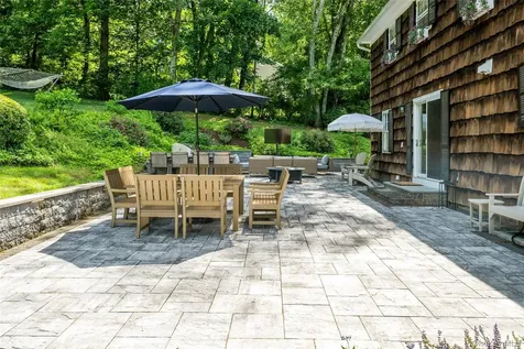 14 Briarwood Lane Pleasantville NY 10570