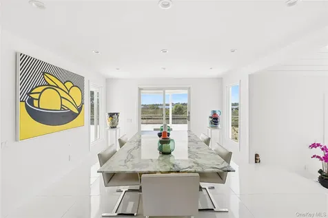 64 W End Road East Hampton NY 11937