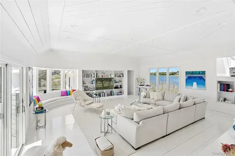 64 W End Road East Hampton NY 11937