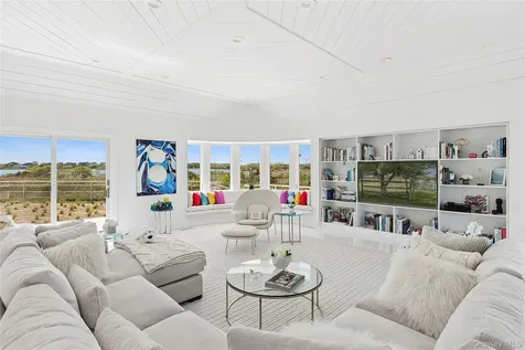 64 W End Road East Hampton NY 11937