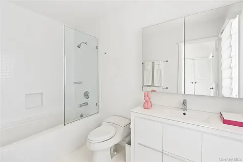 64 W End Road East Hampton NY 11937