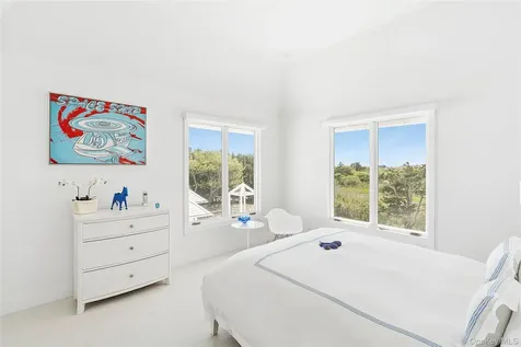 64 W End Road East Hampton NY 11937