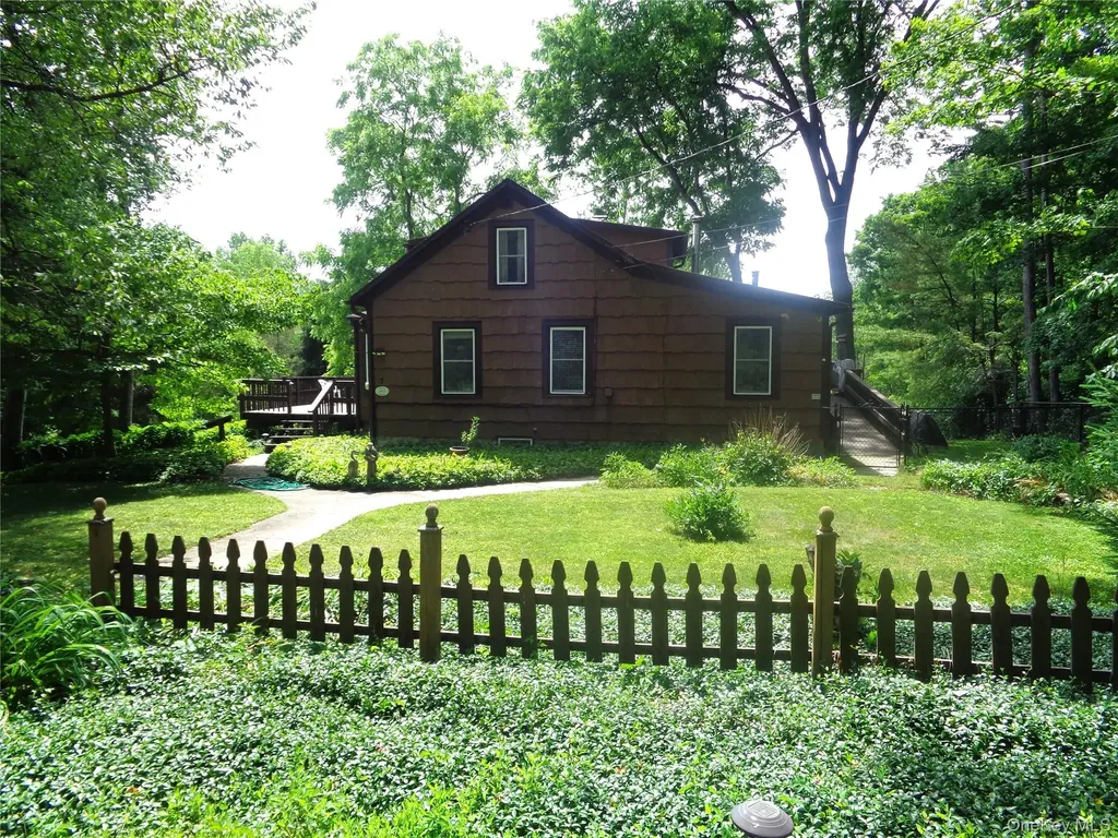 7 Holm Run Pawling NY 12564