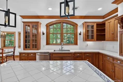 10 Greenwich Avenue Central Valley NY 10917