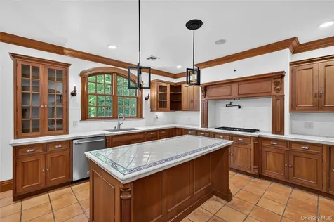 10 Greenwich Avenue Central Valley NY 10917