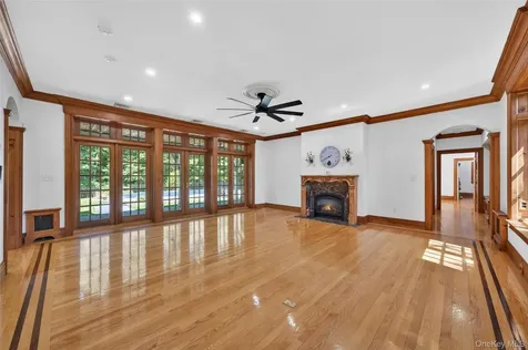 10 Greenwich Avenue Central Valley NY 10917
