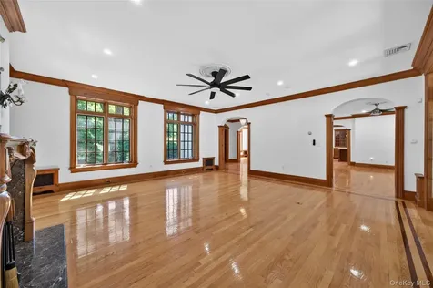 10 Greenwich Avenue Central Valley NY 10917