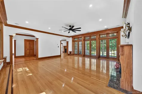 10 Greenwich Avenue Central Valley NY 10917
