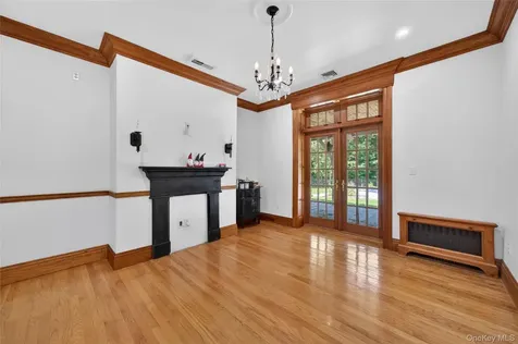 10 Greenwich Avenue Central Valley NY 10917