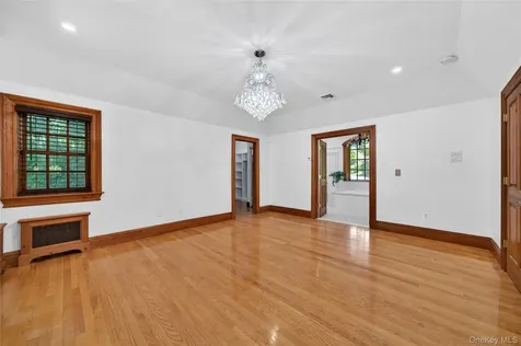 10 Greenwich Avenue Central Valley NY 10917