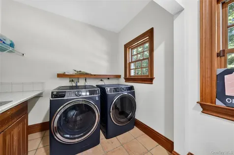 10 Greenwich Avenue Central Valley NY 10917