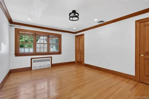 10 Greenwich Avenue Central Valley NY 10917