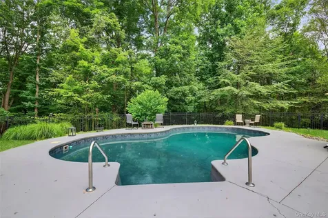 10 Greenwich Avenue Central Valley NY 10917