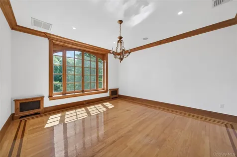 10 Greenwich Avenue Central Valley NY 10917
