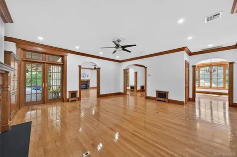 10 Greenwich Avenue Central Valley NY 10917