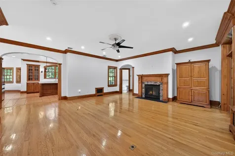 10 Greenwich Avenue Central Valley NY 10917