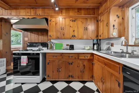 219 Husdon Street Call Listing Agent PA 18428