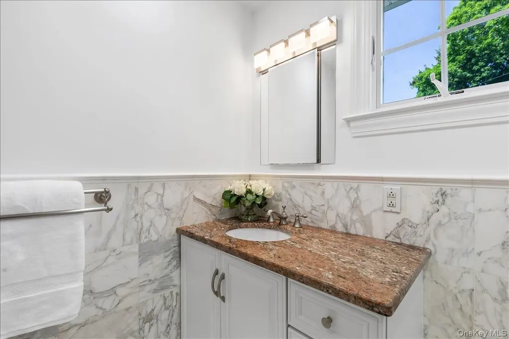 22 Potters Lane New Rochelle NY 10805