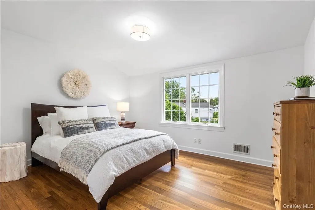 22 Potters Lane New Rochelle NY 10805