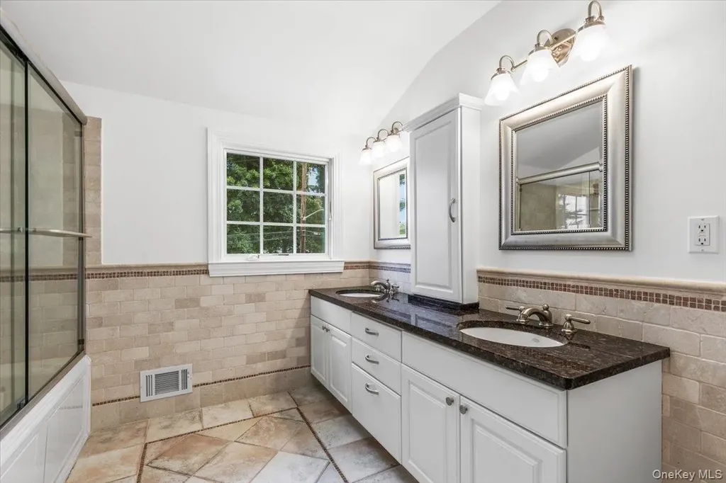 22 Potters Lane New Rochelle NY 10805