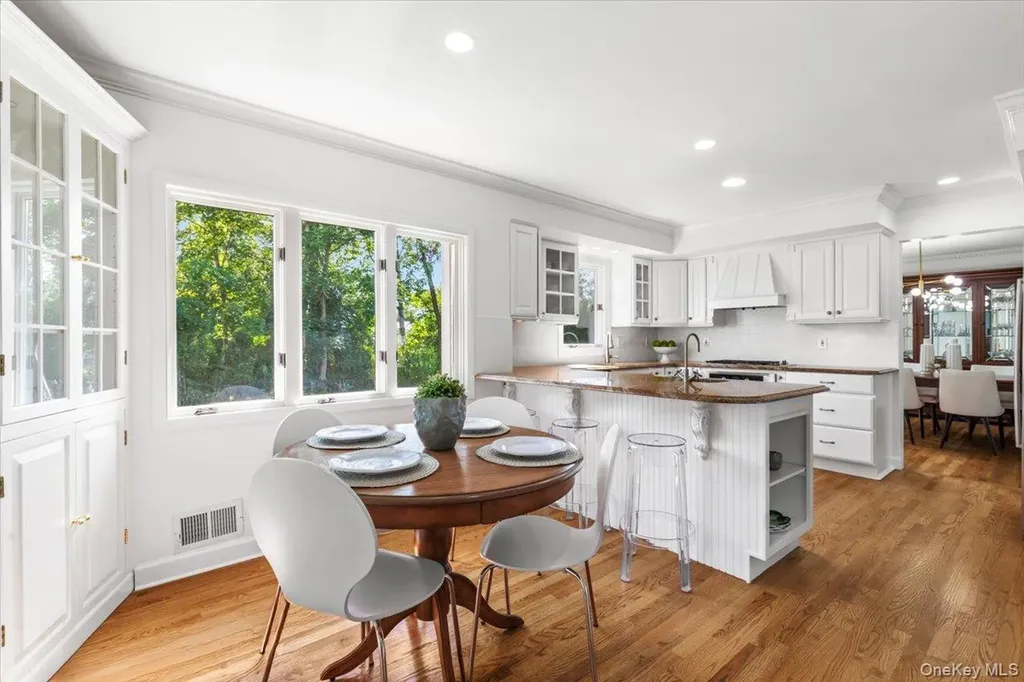 22 Potters Lane New Rochelle NY 10805