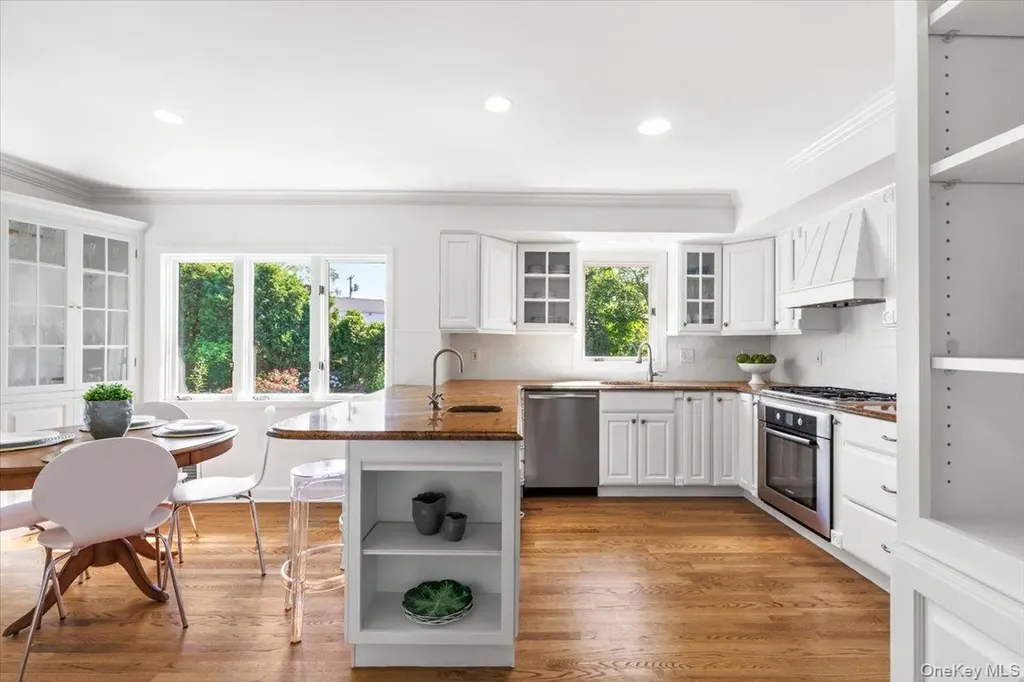 22 Potters Lane New Rochelle NY 10805