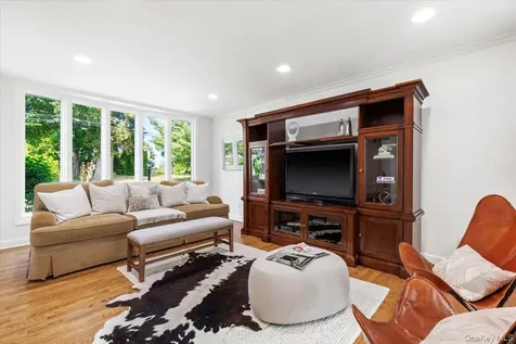 22 Potters Lane New Rochelle NY 10805