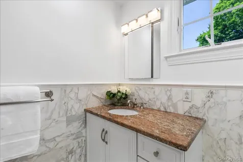 22 Potters Lane New Rochelle NY 10805