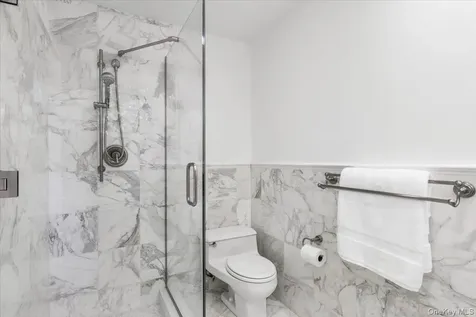 22 Potters Lane New Rochelle NY 10805