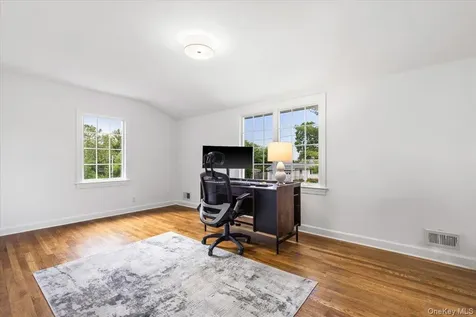 22 Potters Lane New Rochelle NY 10805