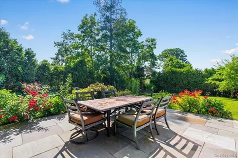 22 Potters Lane New Rochelle NY 10805