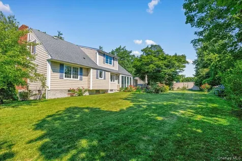 22 Potters Lane New Rochelle NY 10805