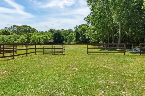 2 North Street Manorville NY 11949