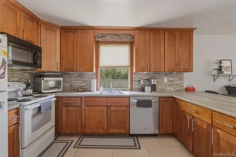 2 North Street Manorville NY 11949