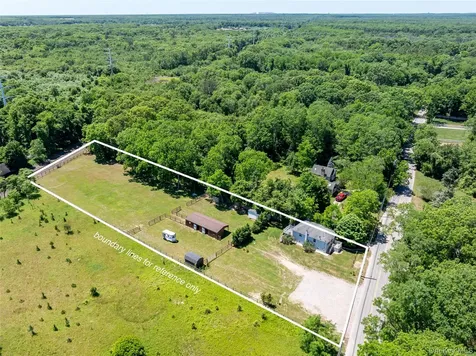 2 North Street Manorville NY 11949