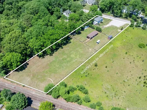 2 North Street Manorville NY 11949