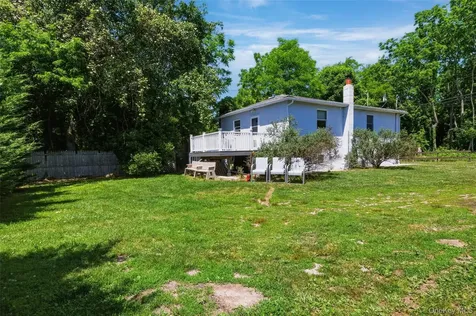 2 North Street Manorville NY 11949