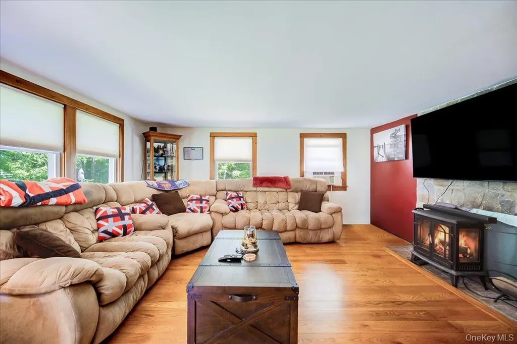 10-12 Woodlea Road Salt Point NY 12578