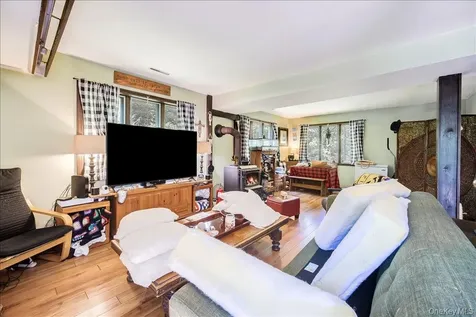 10-12 Woodlea Road Salt Point NY 12578