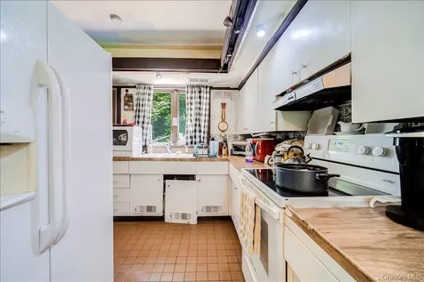 10-12 Woodlea Road Salt Point NY 12578