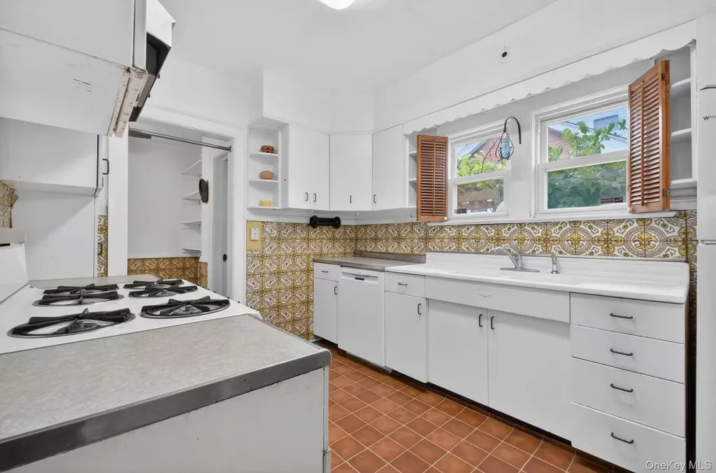 35-38 169th Street Flushing NY 11358