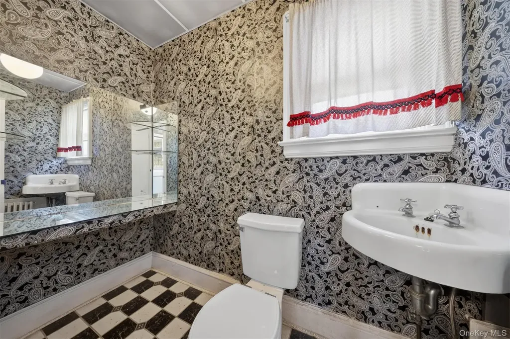 35-38 169th Street Flushing NY 11358