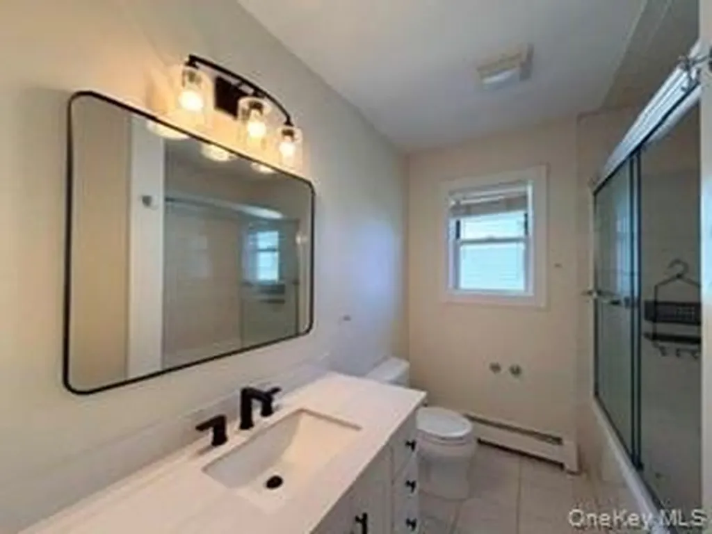 23 W Alhambra Avenue Lindenhurst NY 11757