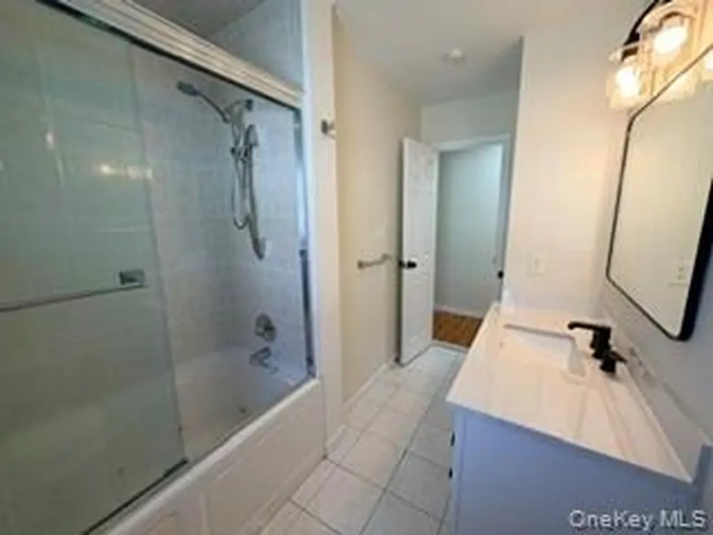 23 W Alhambra Avenue Lindenhurst NY 11757