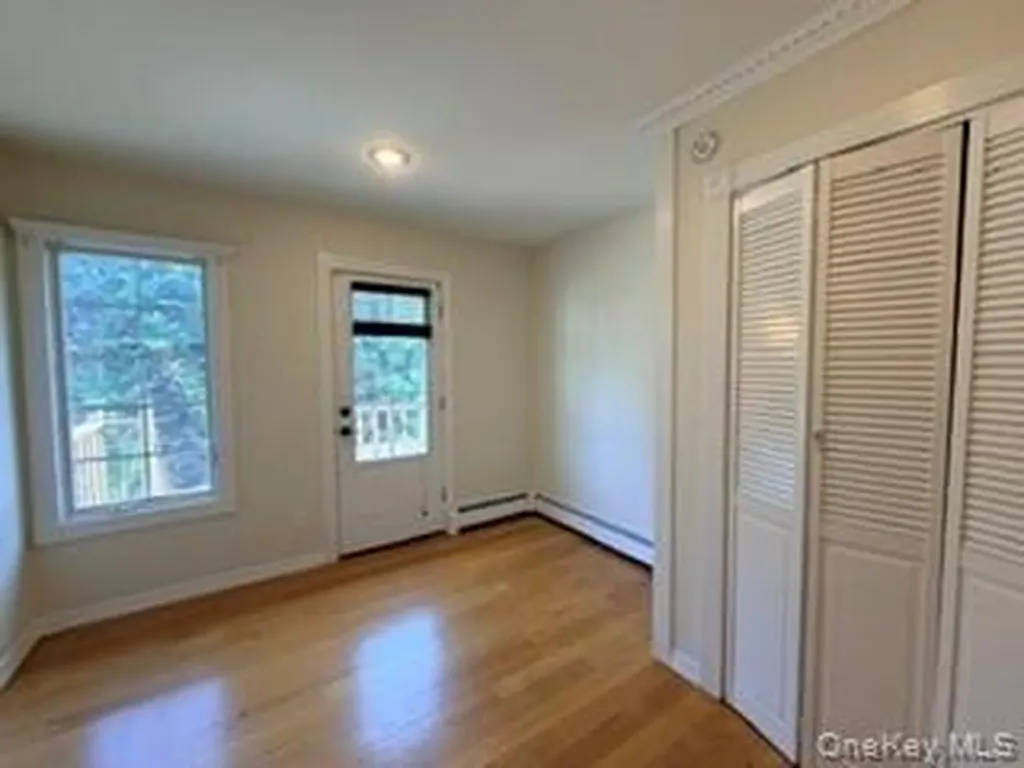 23 W Alhambra Avenue Lindenhurst NY 11757