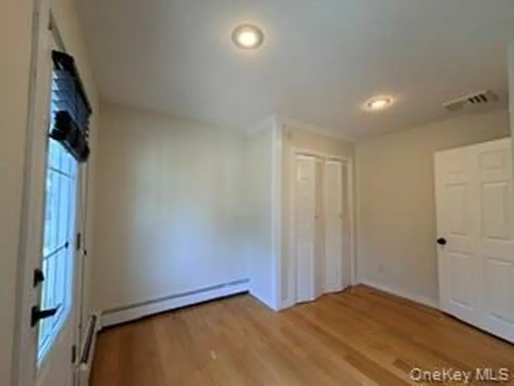 23 W Alhambra Avenue Lindenhurst NY 11757