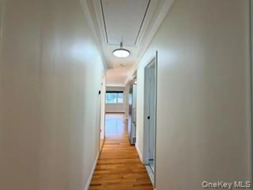 23 W Alhambra Avenue Lindenhurst NY 11757