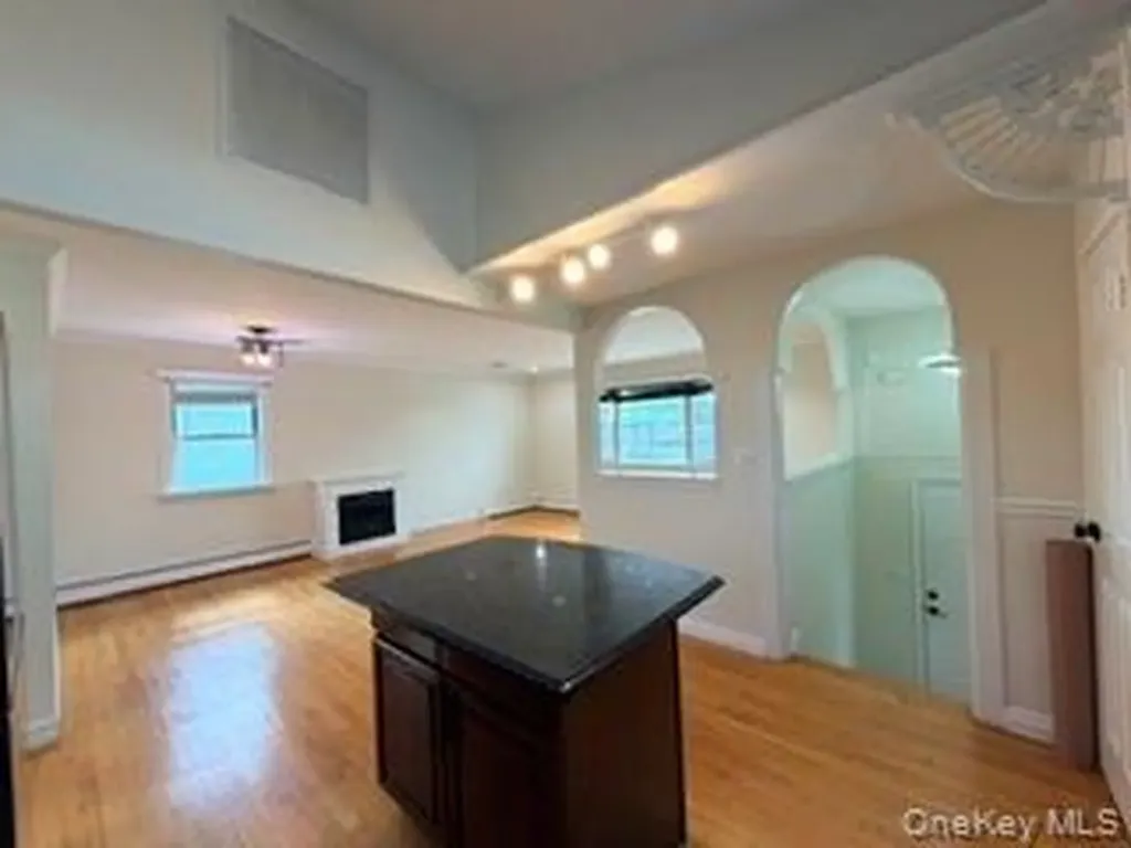23 W Alhambra Avenue Lindenhurst NY 11757