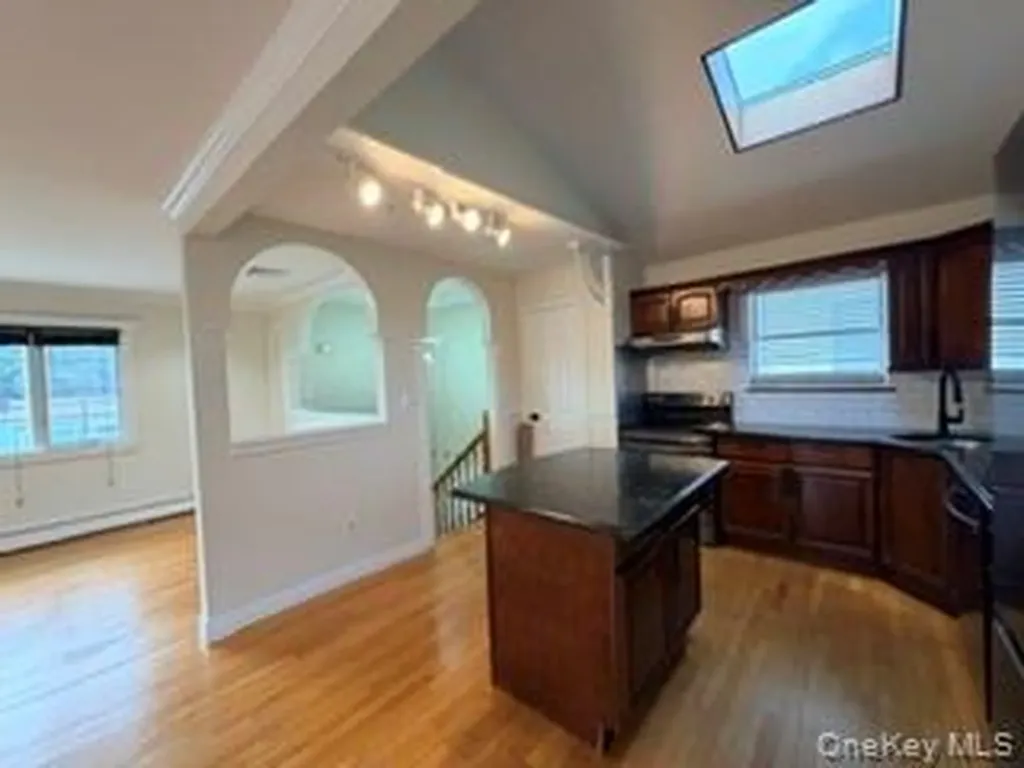 23 W Alhambra Avenue Lindenhurst NY 11757